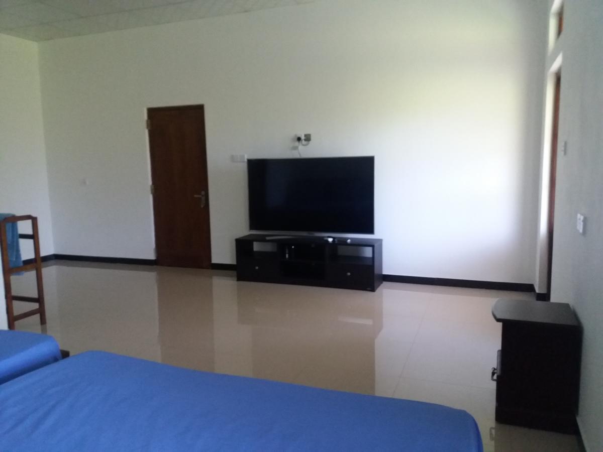 Amawin Resort Hambantota Exterior photo